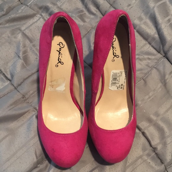 Hot pink Qupid Pumps - Picture 2 of 4